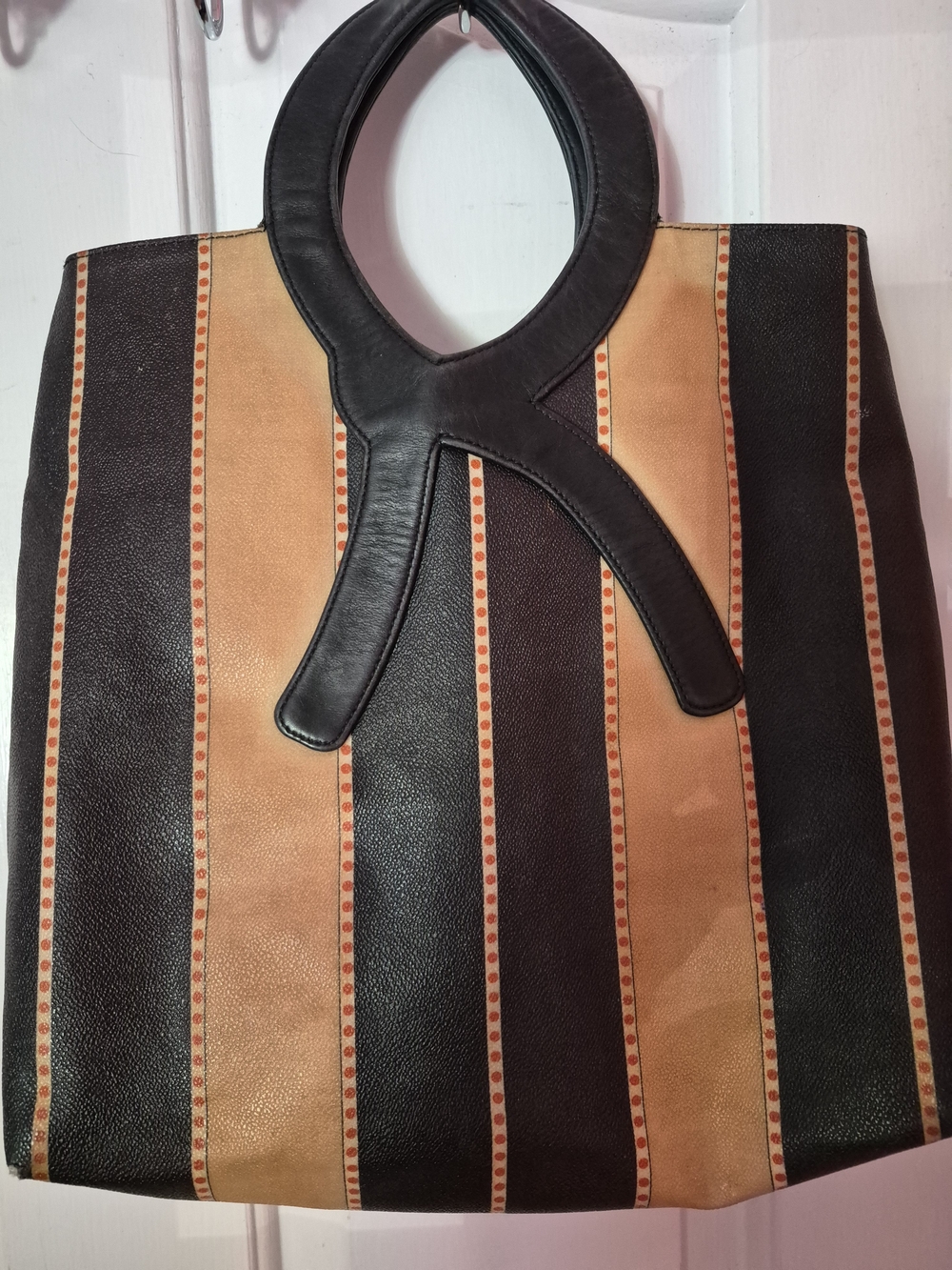 Roberta Di CamerinoStriped Tan and Black Tote Bucket Bag